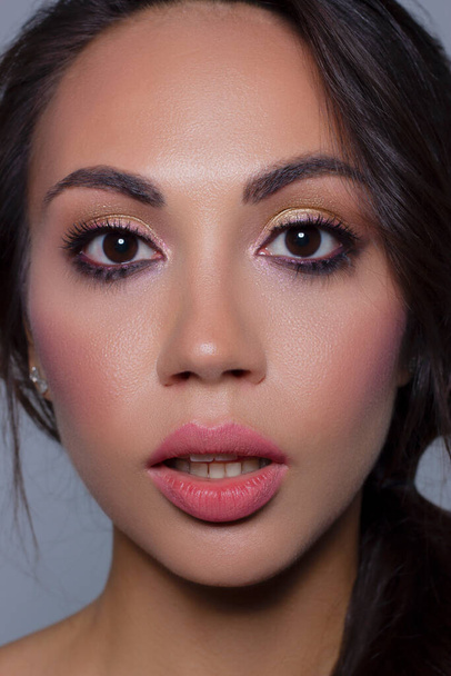 Beautiful brunet model woman face with brown eyes and perfect make-up . Portrait of beauty young brunet girl with pink lips. Female face with clear skin close-up. Skincare - Φωτογραφία, εικόνα