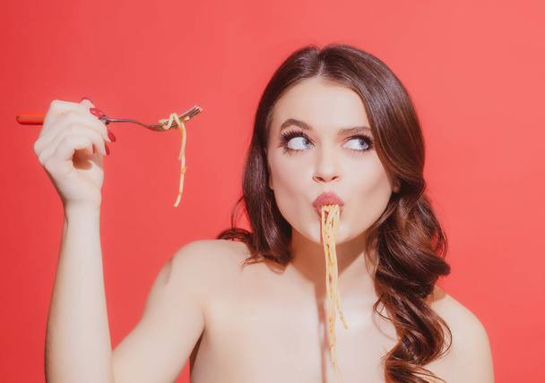 Diet. Concept of traditional cuisine. Italian pasta. Woman eats Spaghetti Bolognese. Carbonara sauce. - Zdjęcie, obraz