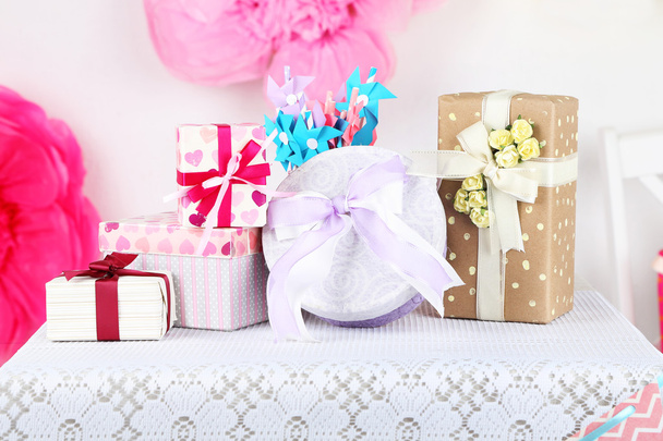 Wedding or birthday gifts on decorated table, on bright background - Fotografie, Obrázek