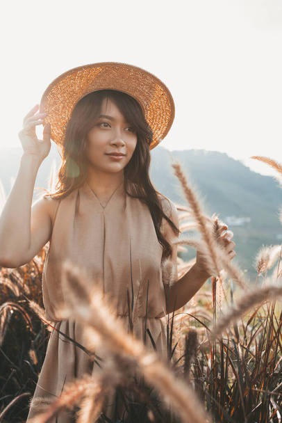 Portrait of asian happy young woman in hat among spikelets in Mon Jam,Thailand - Fotoğraf, Görsel