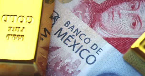 Moneda mexicana con barras de oro alrededor. - Imágenes, Vídeo
