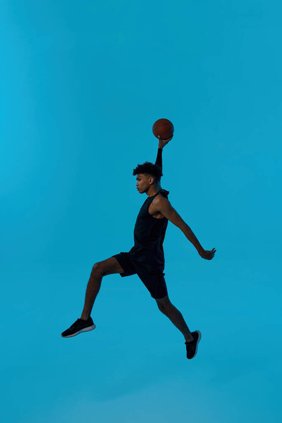 Focused player jump and throw basketball ball - Photo, image