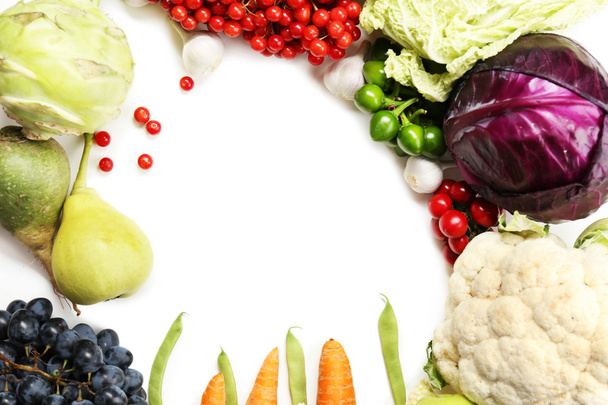 白い背景の上の新鮮な有機野菜のフレーム - 写真・画像