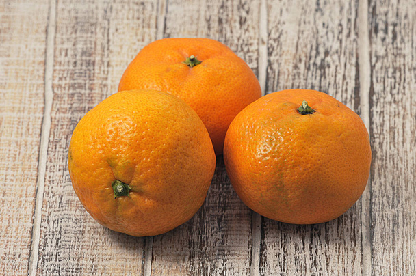 orange tangerines on wooden background - Foto, Imagem
