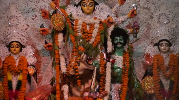 南コルカタ・ドゥルガ・プジョー、ドゥルガ・プジョー・アイドル、インド最大のヒンズー教祭りで伝統的な外観を持つドゥルガ女神 - 映像、動画