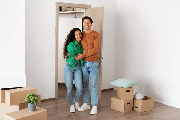 Happy man and woman posing on moving day - Photo, Image
