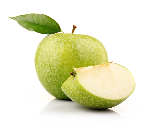 érett zöld alma szeletek elszigetelt - Fotó, kép