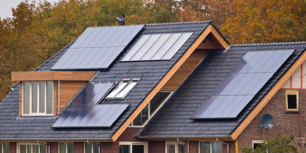 Pannelli solari sulla casa
 - Foto, immagini