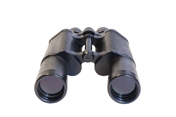 Binocular negro aislado sobre fondo blanco, vista frontal. Equipo para cazadores, viajeros, exploradores y descubridores. - Foto, Imagen