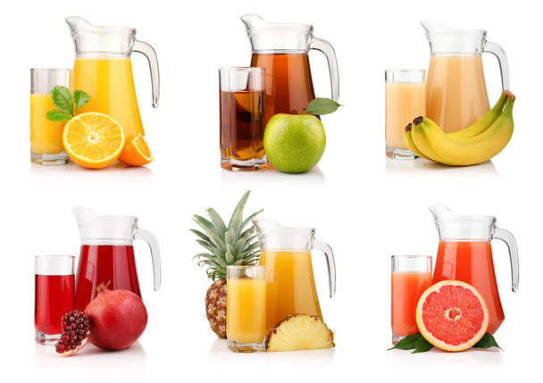 Set de jarras y vasos con zumos de frutas tropicales aislados
 - Foto, Imagen