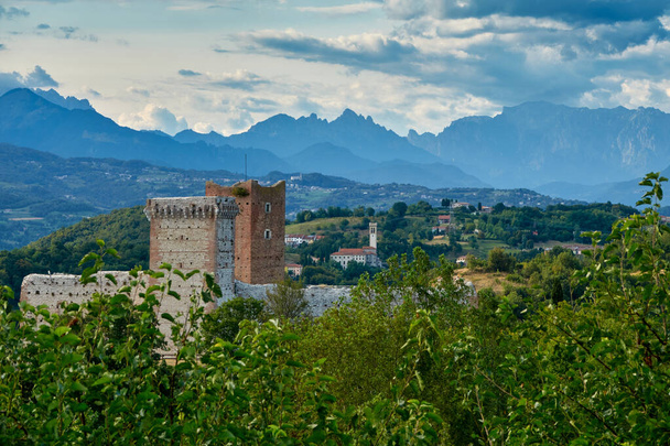 Montecchio Maggiore the Castles of Romeo and Juliet in the province of Vicenza, Italy. The Castle of the Villa and the Castle of the Bellaguardia are two small manors, one not far from the other, on a hill overlooking Montecchio Maggiore. - Foto, Bild