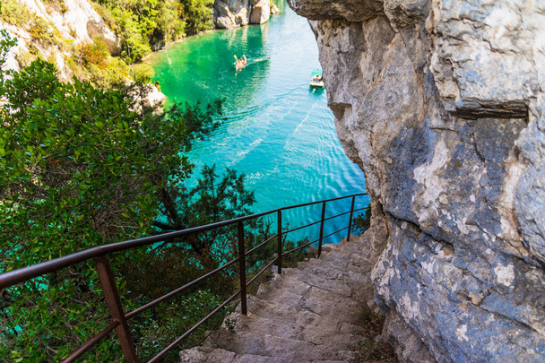 Sentier du garde canal, Quinson, Verdon lower gorge, lake Sainte Croix, Provence, Provence Alpes Cte d'Azur, France  - Photo, image