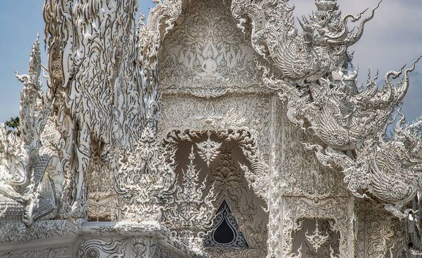 Chiang Rai, Thailand - Sep 05, 2020 : Elaborate sculptures at the famous Wat Rong Khun (White Temple) in Chiang Rai, Thailand. Selective Focus. - Foto, Imagen