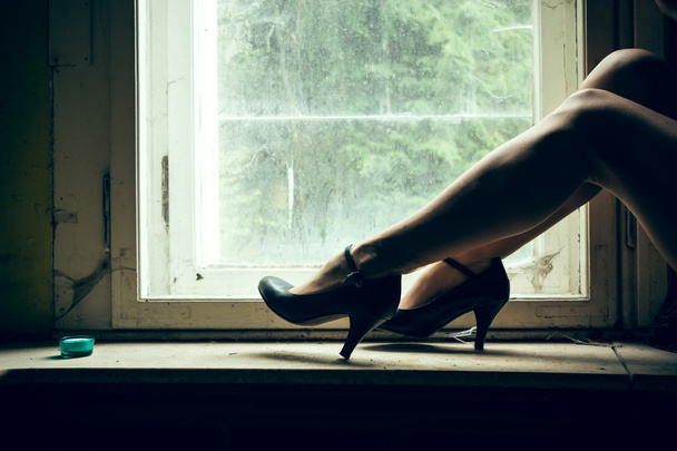 Woman legs on the window - Zdjęcie, obraz