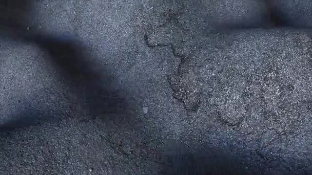 Golvend asfalt met kuilen - Video