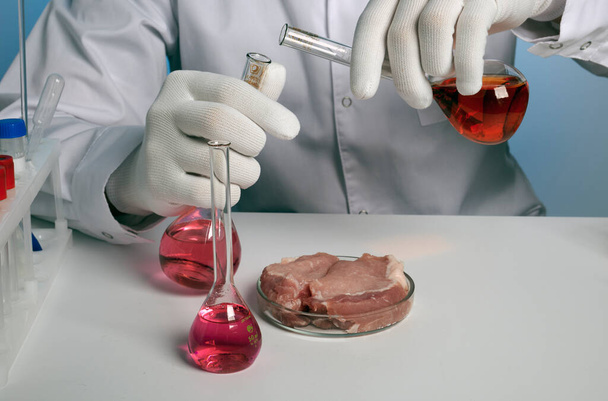 Chemist Prepares Liquid for GMO Meat Culture - Foto, imagen