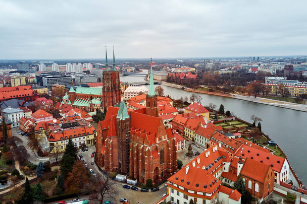 Stadsgezicht van Wroclaw panorama in Polen, luchtfoto - Foto, afbeelding