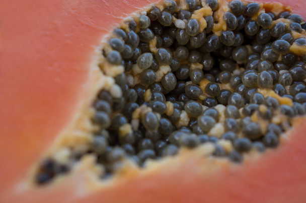 папайя фрукти нарізані навпіл
 - Фото, зображення