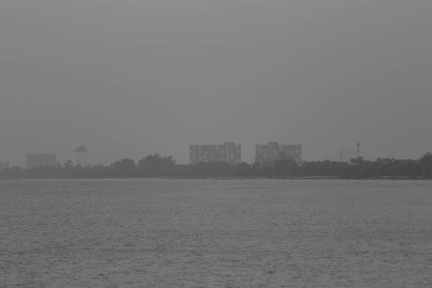 Morning fog due to dust PM 2.5, Coastal areas on calm days. - Zdjęcie, obraz
