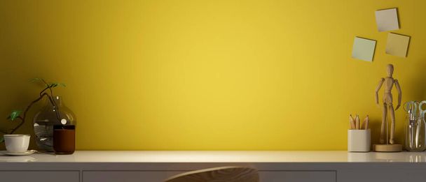 Espacio de trabajo creativo con papelería, decoración y espacio de copia para mostrar el producto sobre fondo amarillo. representación 3d, ilustración 3d - Foto, imagen