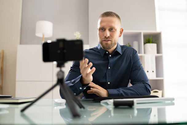Online Elearning Video Conference On Mobile Phone - Foto, afbeelding