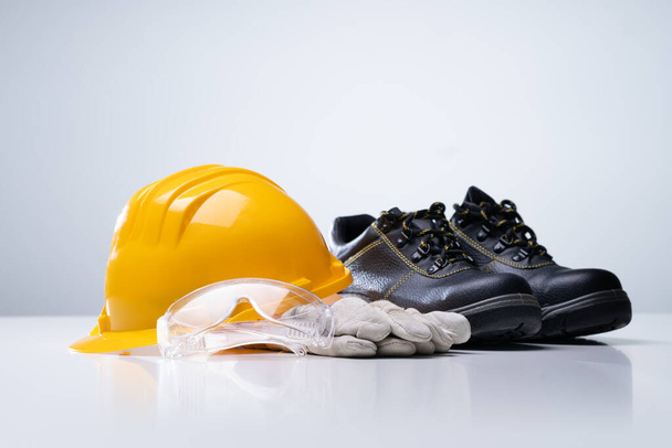 Construction Safety Equipment. Gloves, Eyewear And Hard Hat - Фото, изображение