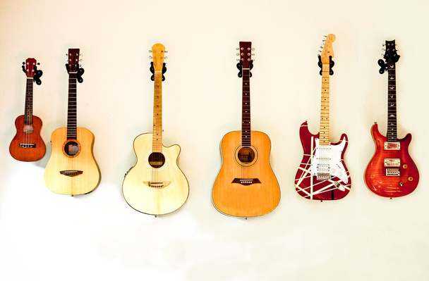 Набір акустичних гітар
 - Фото, зображення