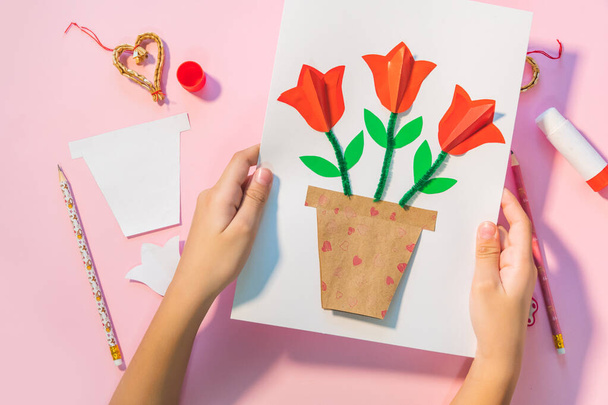 Children gift for Birthday or Mothers Day. How to make paper flower for greeting card. Simple creative art project. Step by step instructions. - Fotó, kép
