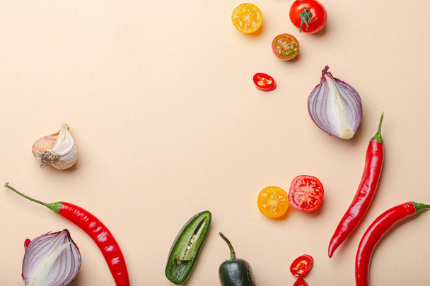 Creativa cocina saludable concepto de alimentos orgánicos fondo hecho de frutas y verduras de colores - Foto, imagen