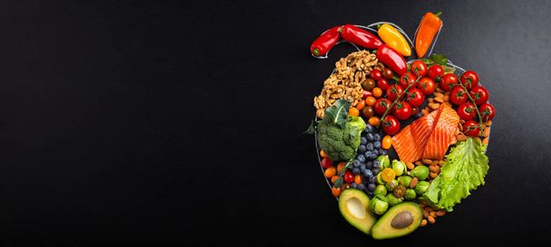 Healthy food arrangement in realistic heart shape, diet for heart and cardiovascular system. - Foto, afbeelding