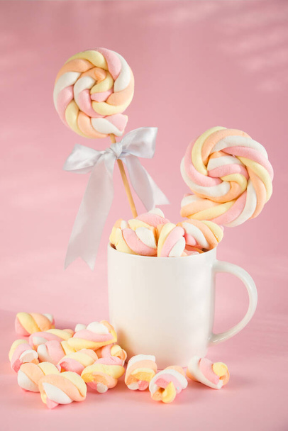 Sweet marshmallows on a pink pastel background. Childhood and birthday concept. - Fotografie, Obrázek