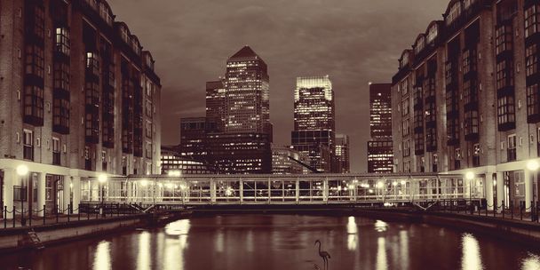 London Canary Wharf τη νύχτα - Φωτογραφία, εικόνα