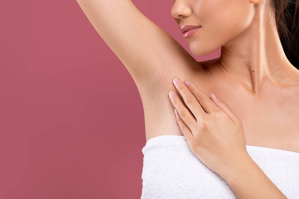 Unrecognizable woman lifting hand up, showing clean and hygienic armpits - Фото, изображение