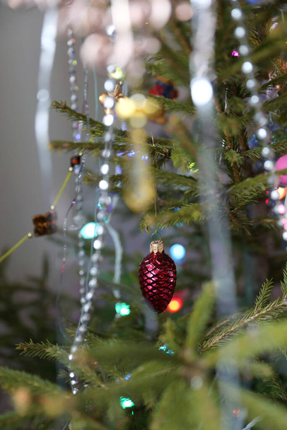 Living tree with toys for New Year and Christmas - Foto, Bild