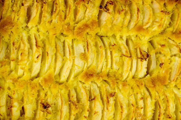 Apfelkuchen mit Zitronenschale - Foto, Bild