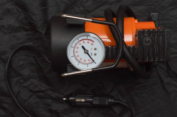 car pump for inflating the wheels - 写真・画像