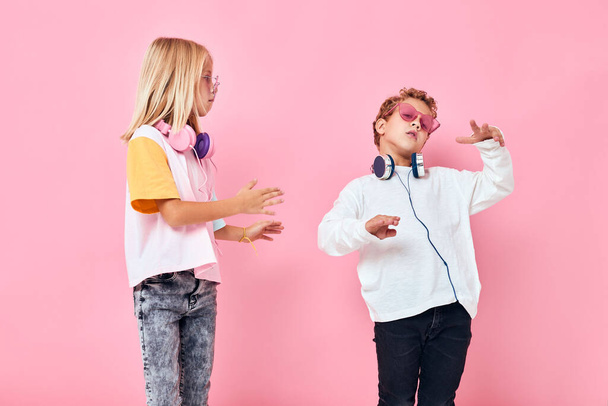 Portrait of a girl and a boy wearing headphones posing Listening music - Foto, Imagem