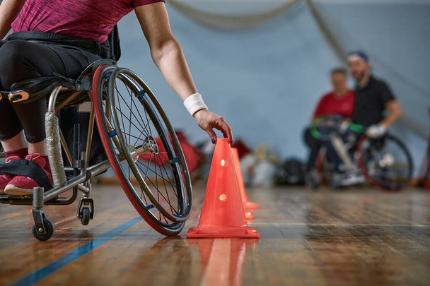 Competitions of the people in wheelchair at the sport holl - Foto, Imagem