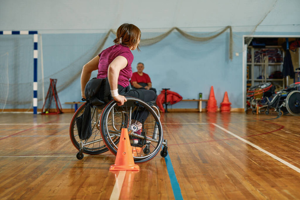 Competitions of the people in wheelchair at the sport holl - Foto, Imagem