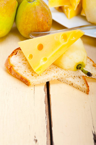 sélection de fromage et de poires fraîches apéritif snack
 - Photo, image