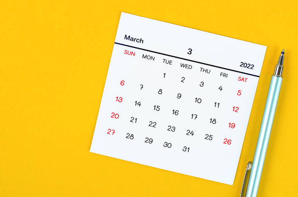 The March 2022 calendar on yellow background. - Foto, Imagem