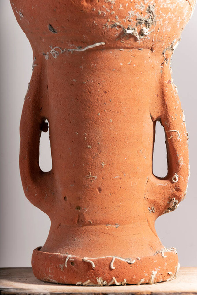 Τμήμα του παλαιού κεραμικού αγγείου, ιστορική πήλινη κεραμική - Φωτογραφία, εικόνα
