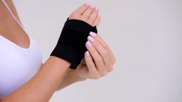 Black Wrist and Thumb Brace stabilizer on woman hand - Filmati, video