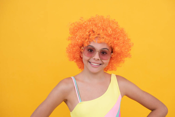 lets have fun. birthday party. funny kid in curly clown wig. having fun. - Foto, afbeelding