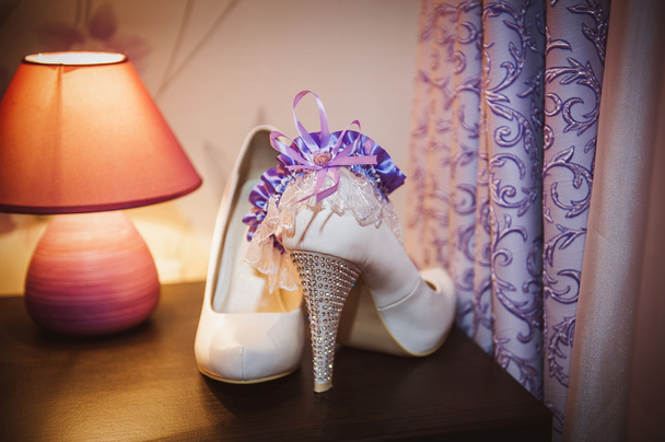 chaussures mariée avec jarretière
 - Photo, image