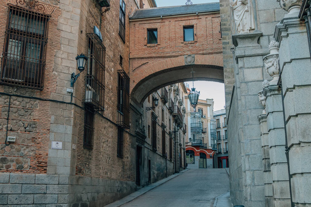 straat van de oude stad van de stad van toledo in spanje - Foto, afbeelding