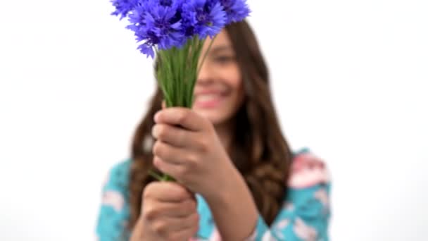 centaurea closeup in hands of cheerful kid long hair smell wildflower flower bouquet, bouquet. - Πλάνα, βίντεο