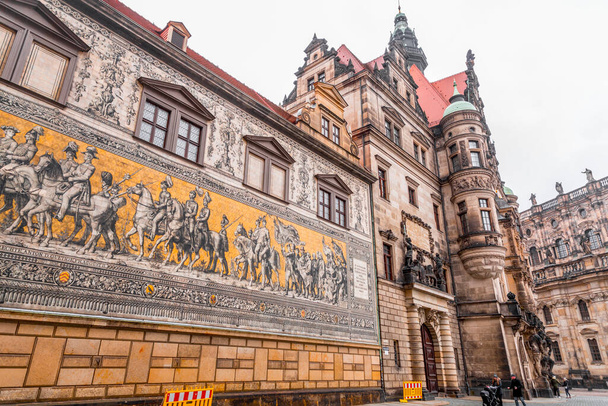 Dresden, Germany - December 19, 2021: Fuerstenzug, a porcelain mural depicting the saxon emperors in Augustusstrasse, Altstadt Dresden, Germany. - Foto, afbeelding