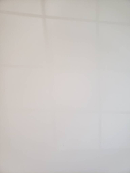 Λιποθυμίες Σκιές ενός παραθύρου σε ένα λευκό τοίχο - Φωτογραφία, εικόνα