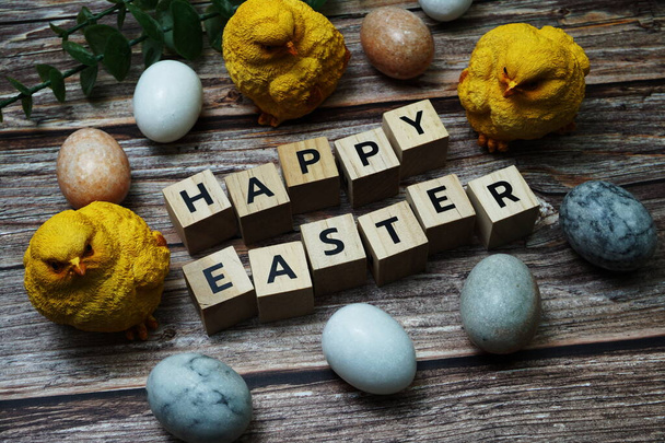 Happy Easter and easter eggs decoration on wooden background - Foto, Imagen